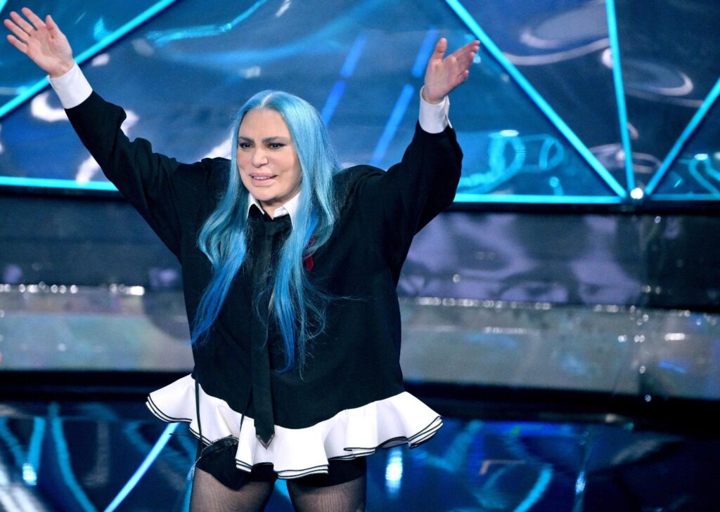 Loredana Berté a Sanremo 2024 canta il brano Pazza