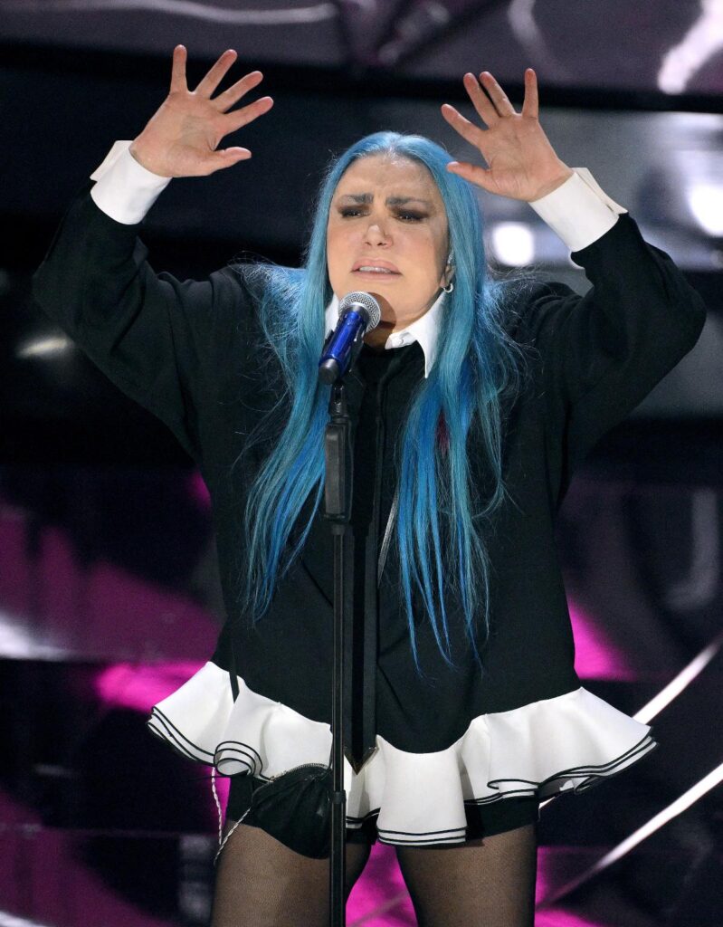 Loredana Berté a Sanremo 2024 canta il brano Pazza