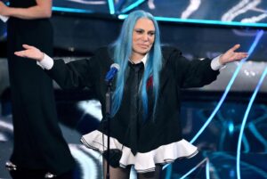 Loredana Berté a Sanremo 2024 canta il brano Pazza