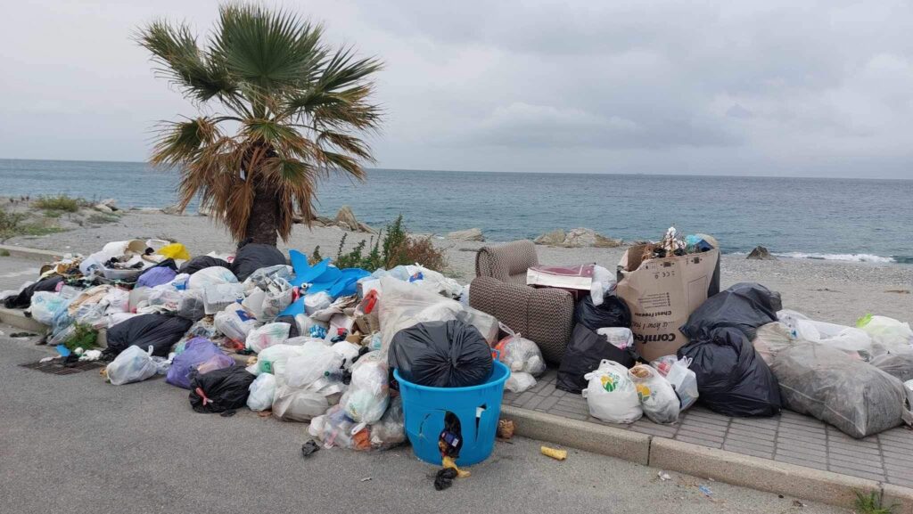 Spazzatura al Parco Lineare Sud