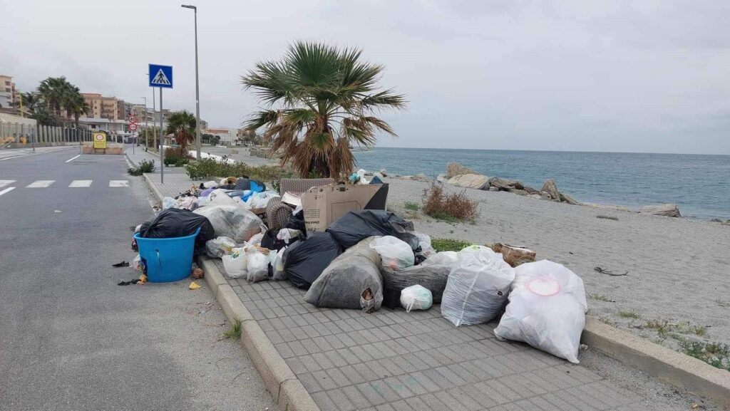 Spazzatura al Parco Lineare Sud