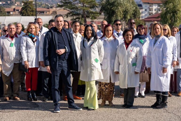 Calabria, il presidente Occhiuto ringrazia i medici cubani: “4 anni fa una scelta coraggiosa” | VIDEO
