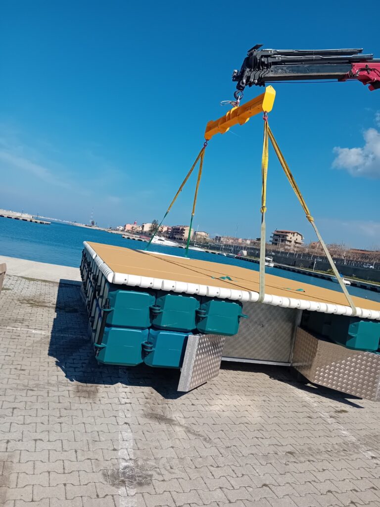plastica in mare villa san giovanni