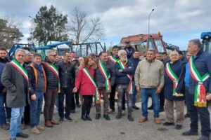 protesta trattori presidio a pizzo