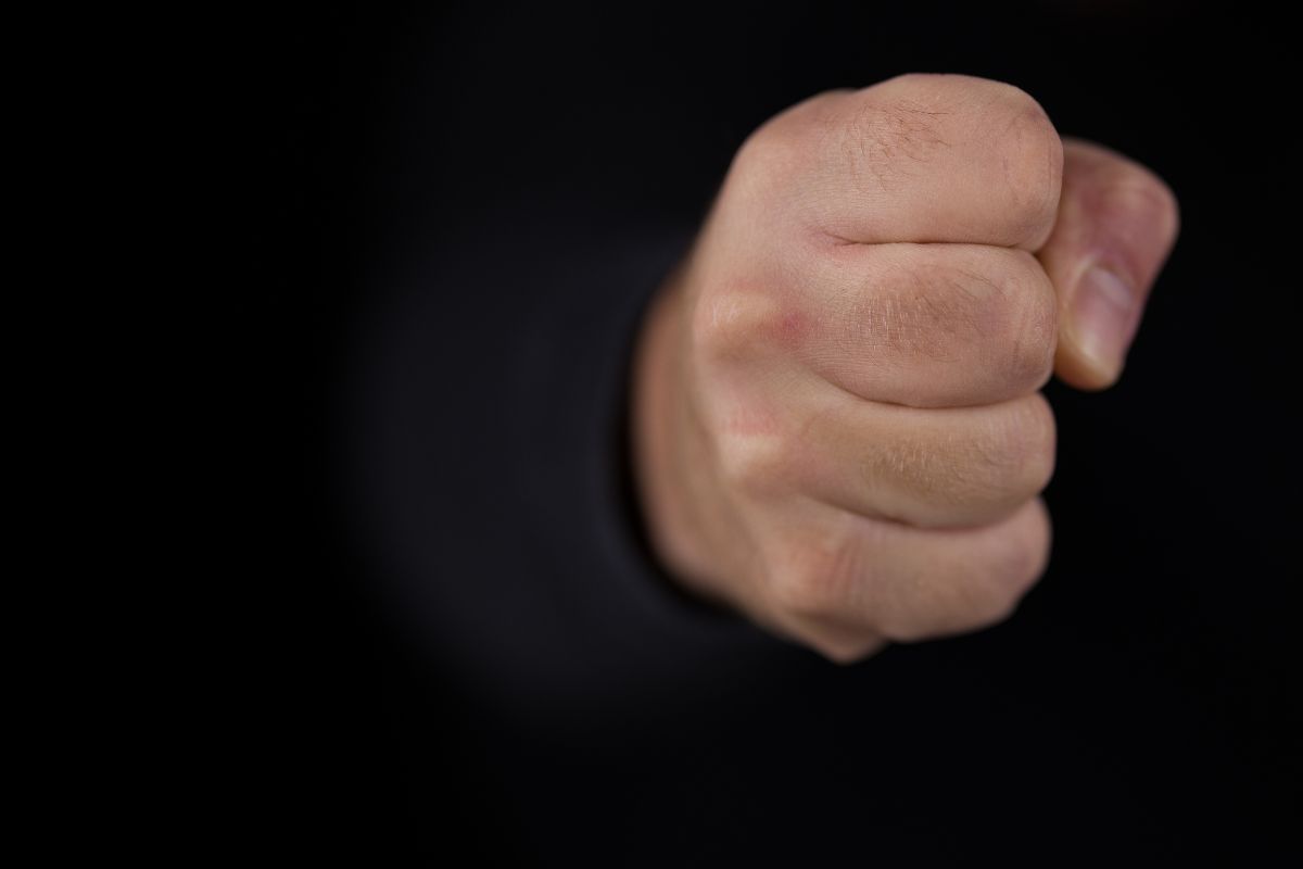 pugno violenza