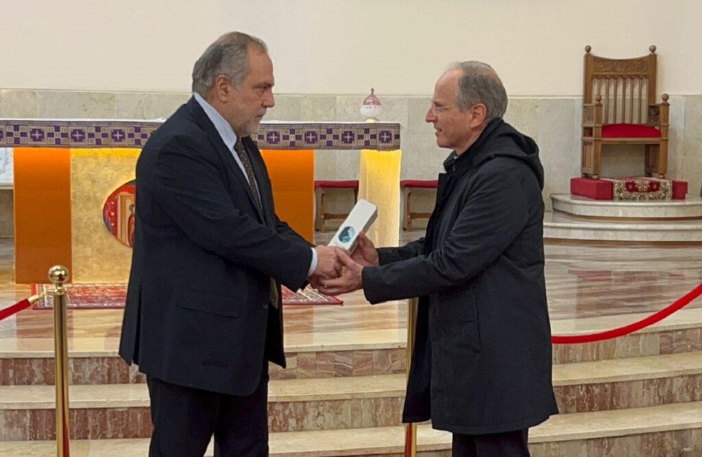 Consegna olio del Giardino della Memoria (1)