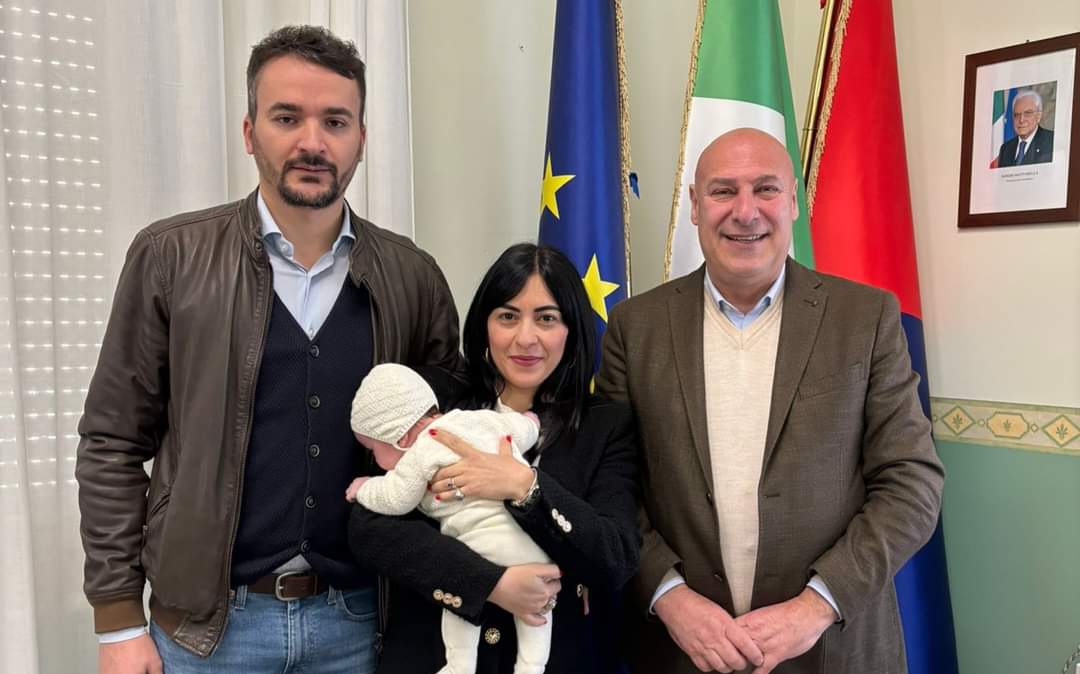 Elena al comune di crotone