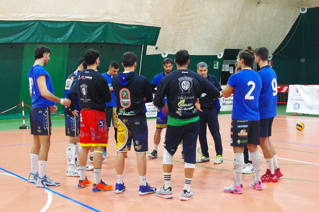 coach tino santacaterina sicily bvs villafranca durante allenamento