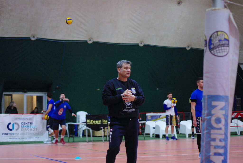 coach tino santacaterina sicily bvs villafranca durante allenamento