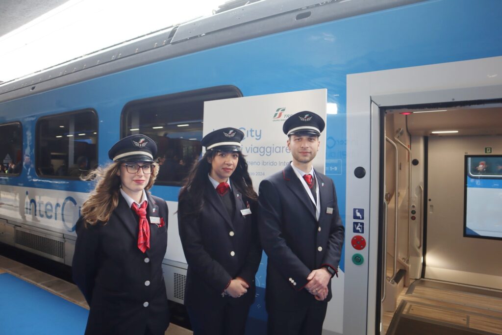 foto treno ibrido reggio calabria