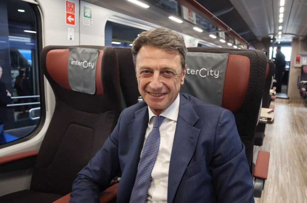 foto treno ibrido reggio calabria