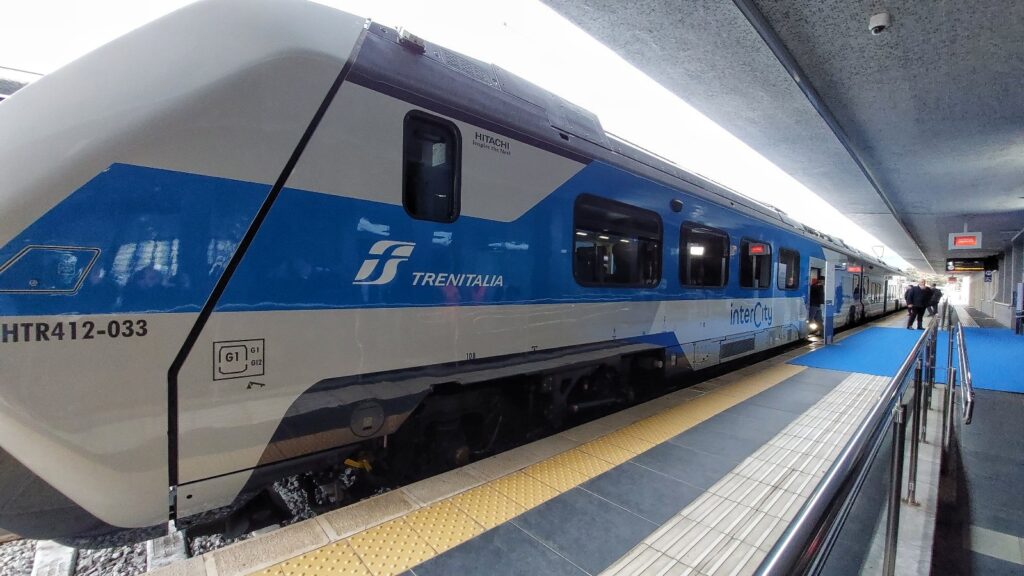 foto treno ibrido reggio calabria