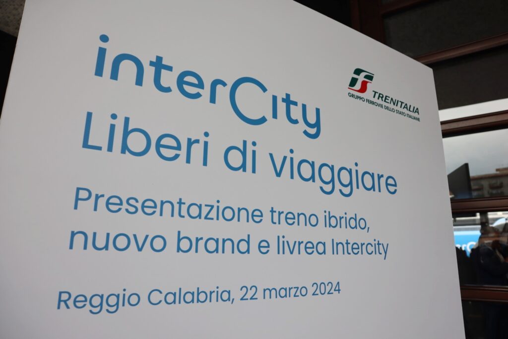 foto treno ibrido reggio calabria