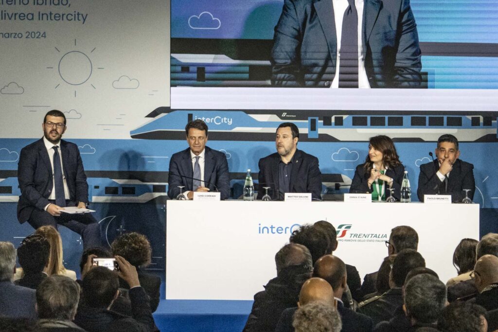 foto treno salvini reggio calabria