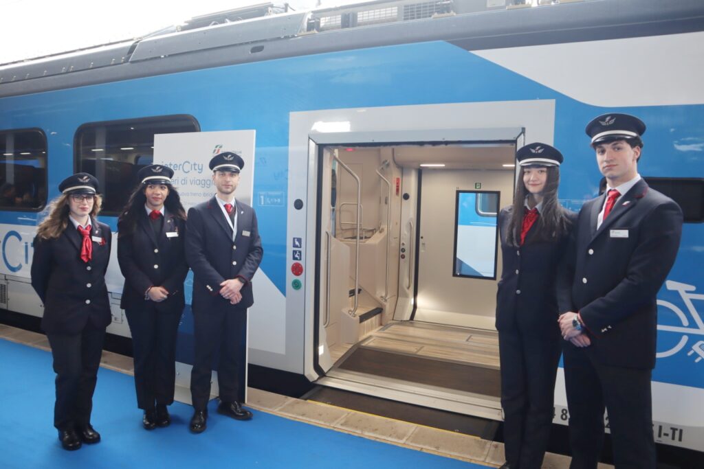 foto treno ibrido reggio calabria