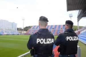 polizia in campo