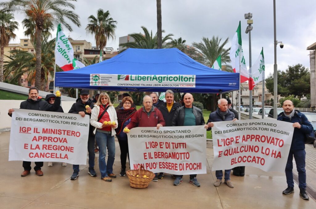 protesta consiglio regionale calabria agricoltori bergamotto