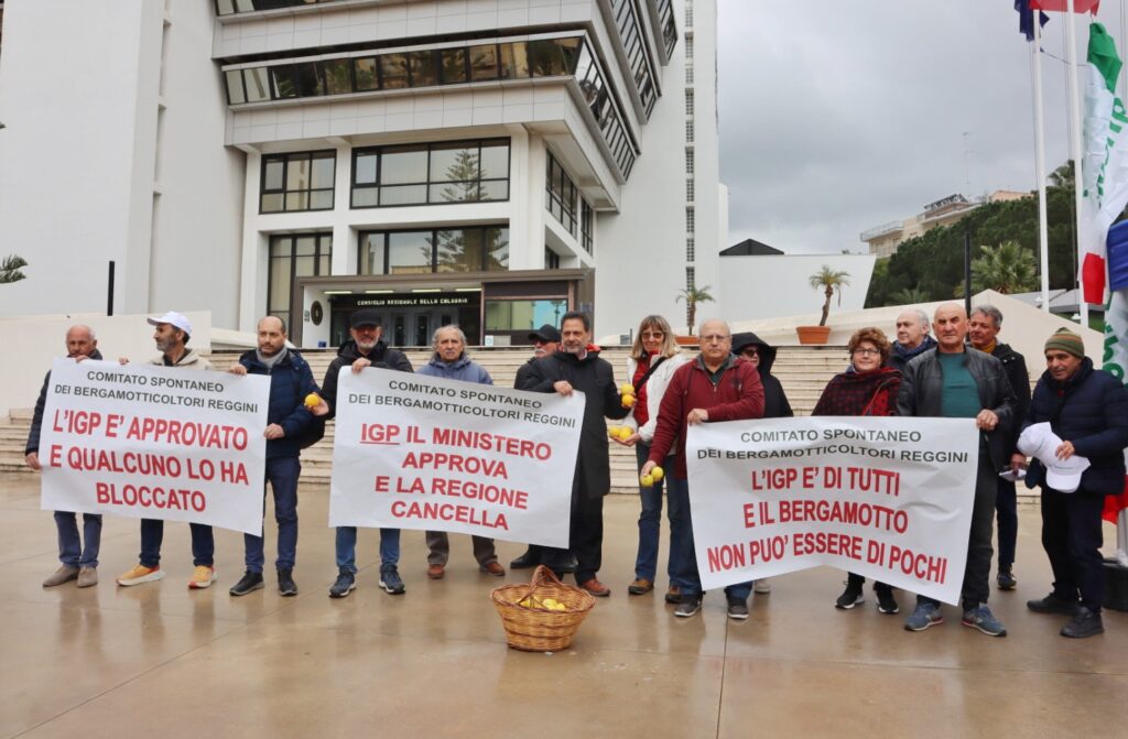 protesta consiglio regionale calabria agricoltori bergamotto
