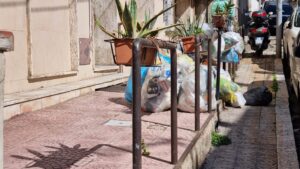rifiuti via vecchia cimitero reggio calabria
