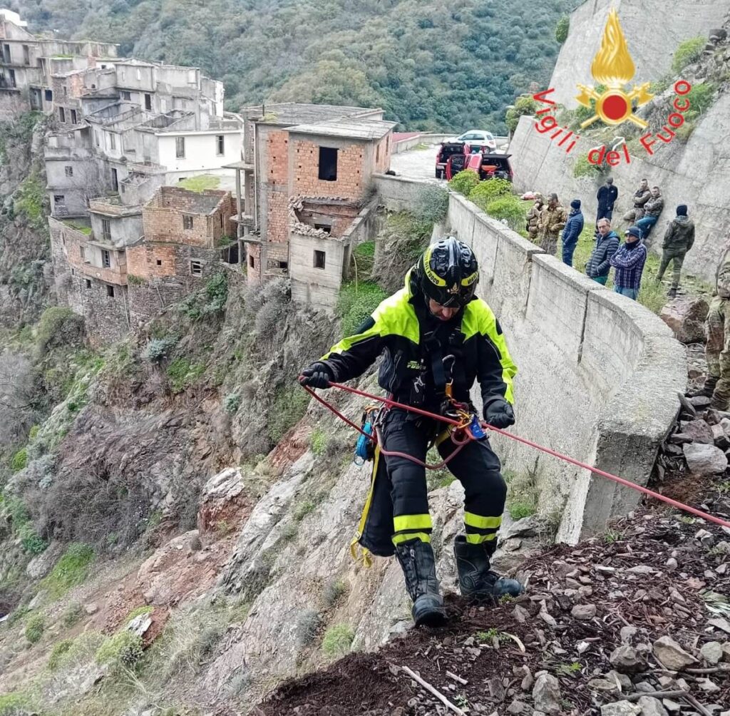 roghudi giovane caduta