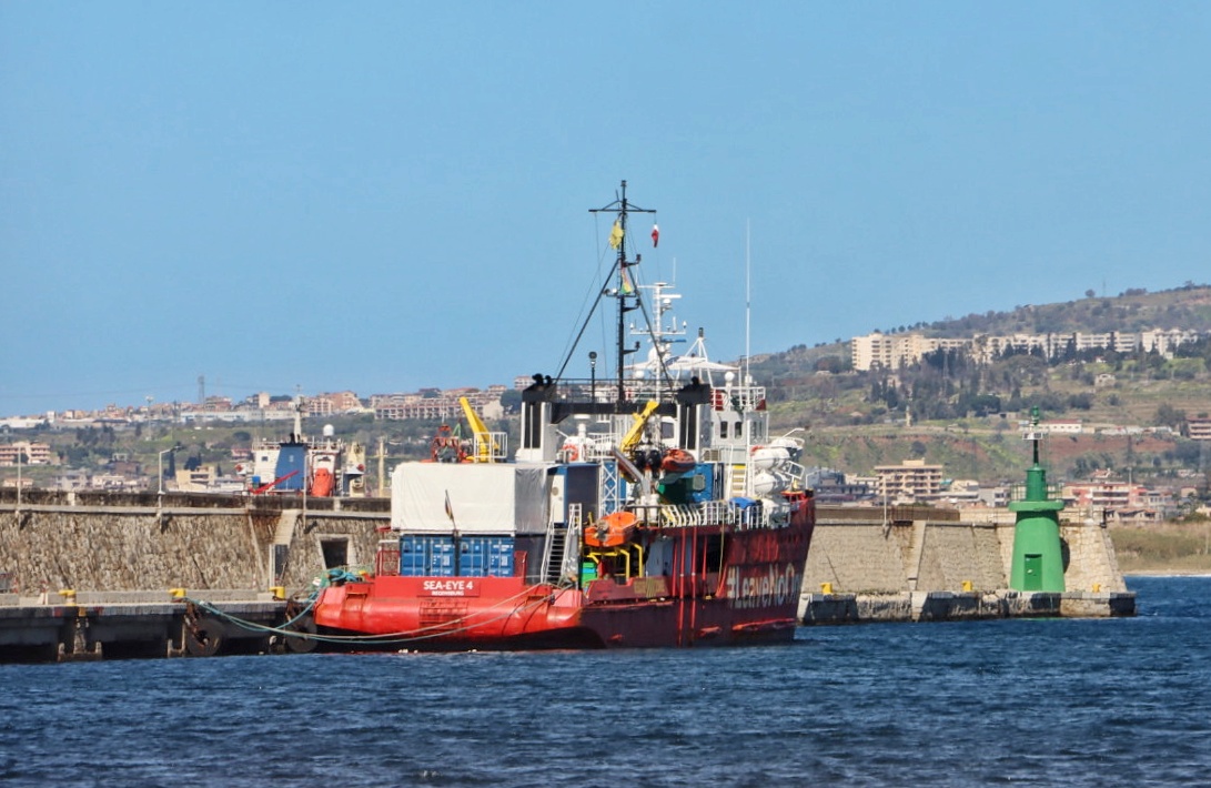 sea eye 4 migranti reggio calabria(4)