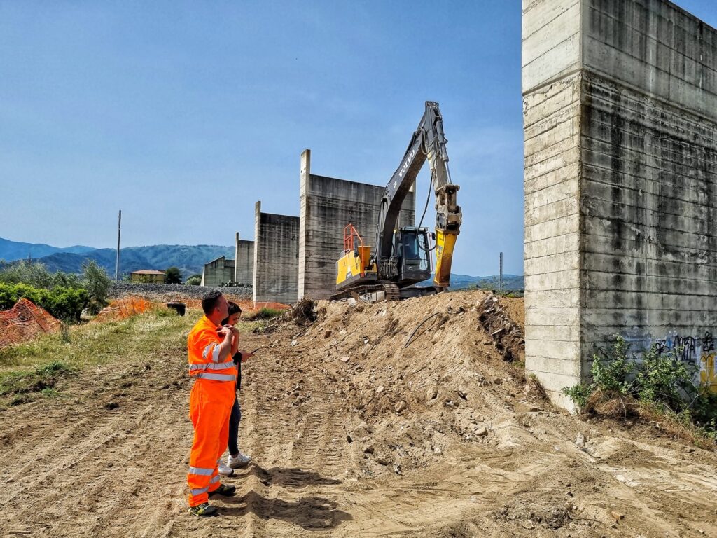 DEMOLIZIONE INSITI