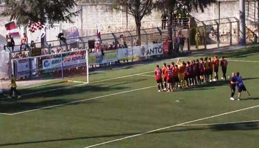 Fenice saluto tifosi in casa del Real Casalnuovo dopo la vittoria