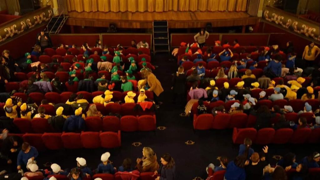 I piccoli spettatori al teatro GrandinettiRed