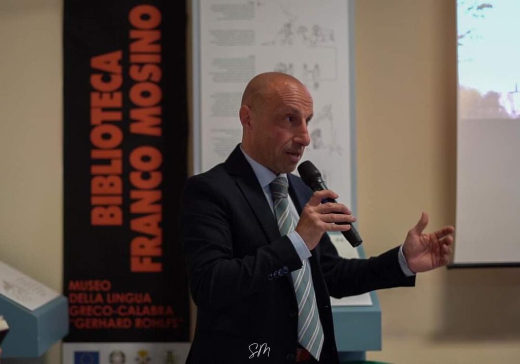 Il Vicesindaco di Bova Marino durante la presentazione del format