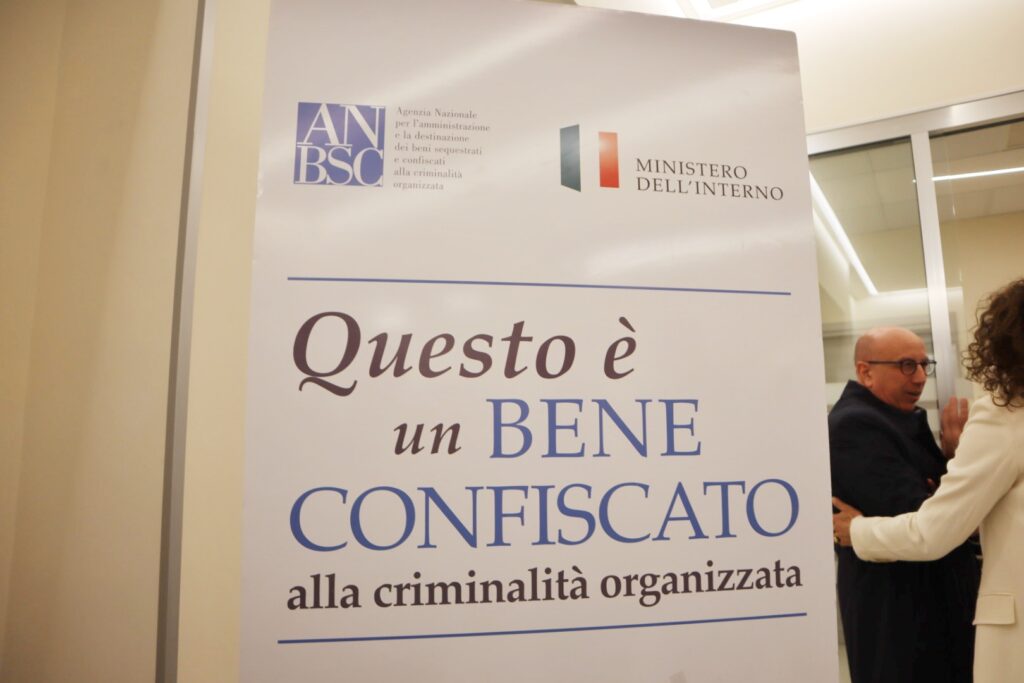 Piantedosi inaugura nuova sede dell'Agenzia dei Beni Confiscati (17)