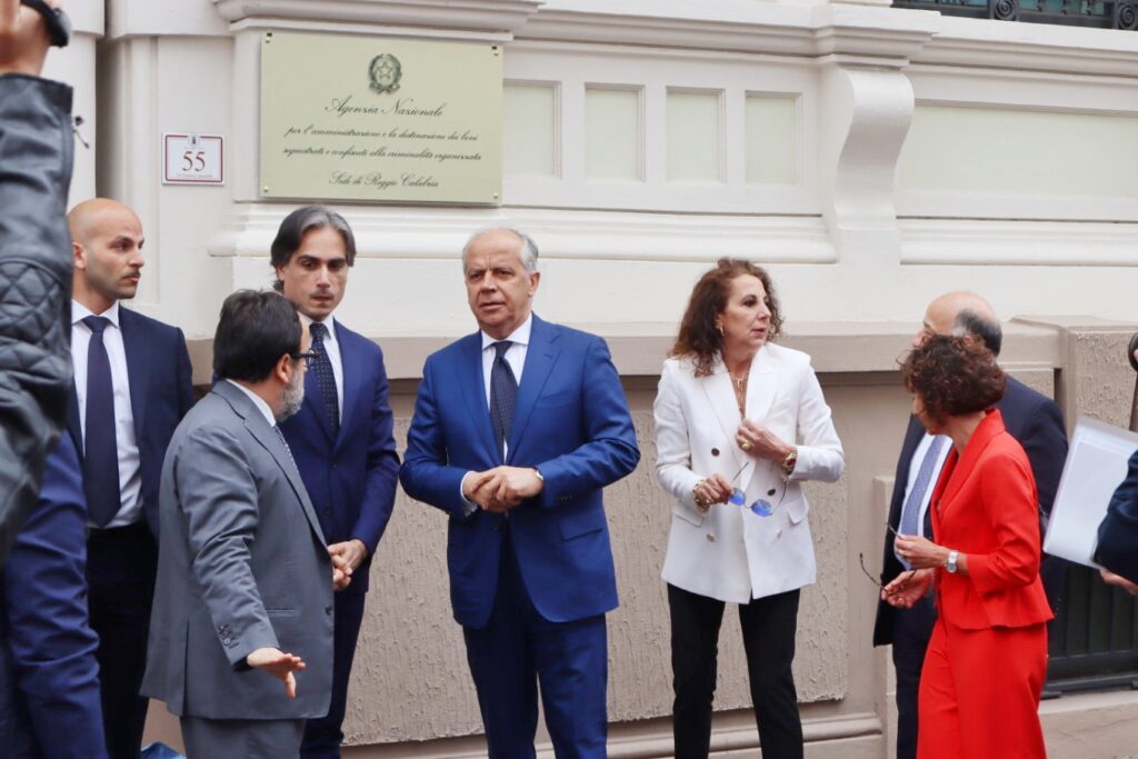 Piantedosi inaugura nuova sede dell'Agenzia dei Beni Confiscati (4)