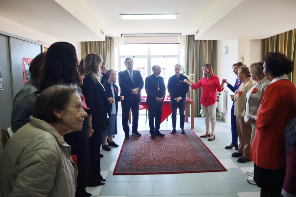 Visita all'Hospice dell'Arcivescovo Morrone