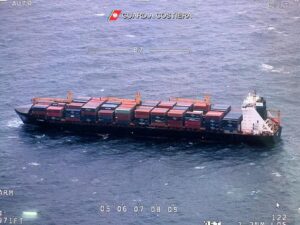 guardia costiera nave cargo