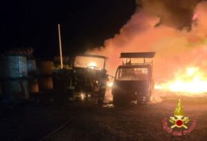 incendio isola capo rizzuto