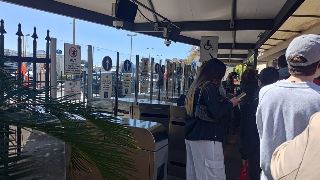 messina tornelli bloccati traghetti