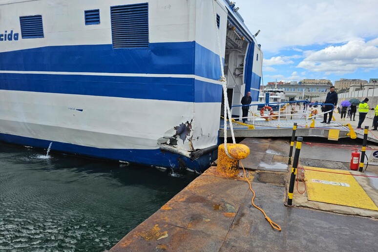 napoli incidente banchina