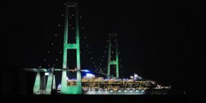 navi sotto il ponte
