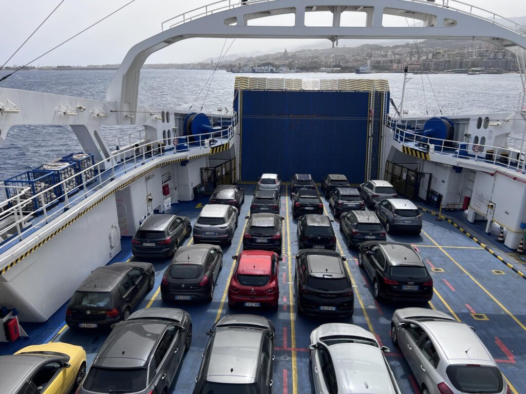 traghetto stretto di messina pasqua 2024