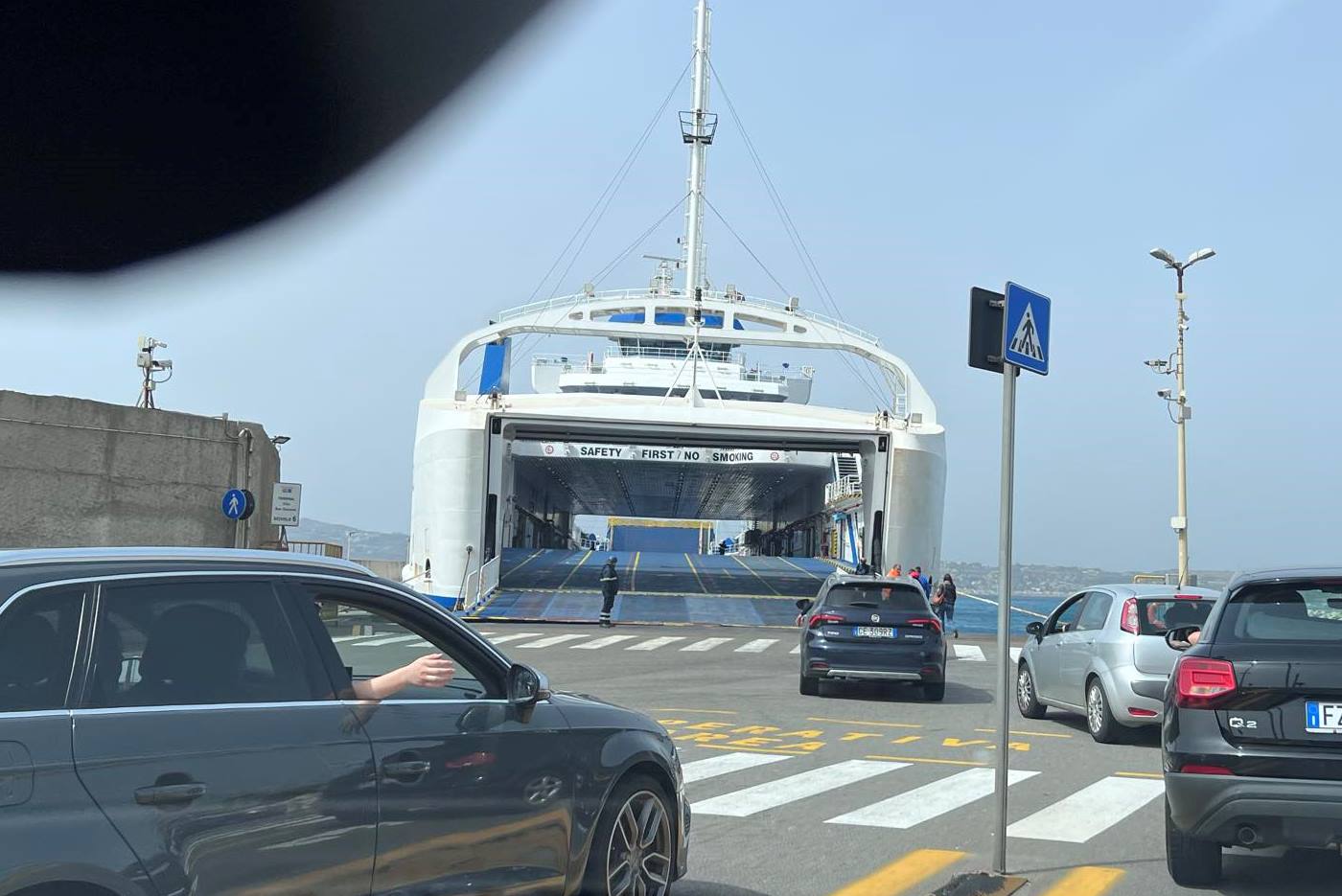 traghetto stretto di messina pasqua 2024