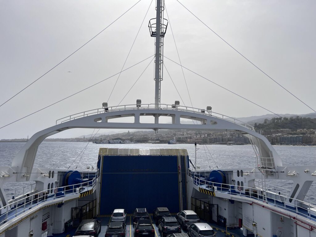 traghetto stretto di messina pasqua 2024