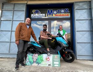 IL MOMENTO DELLA CONSEGNA DEL PREMIO Castrovillari