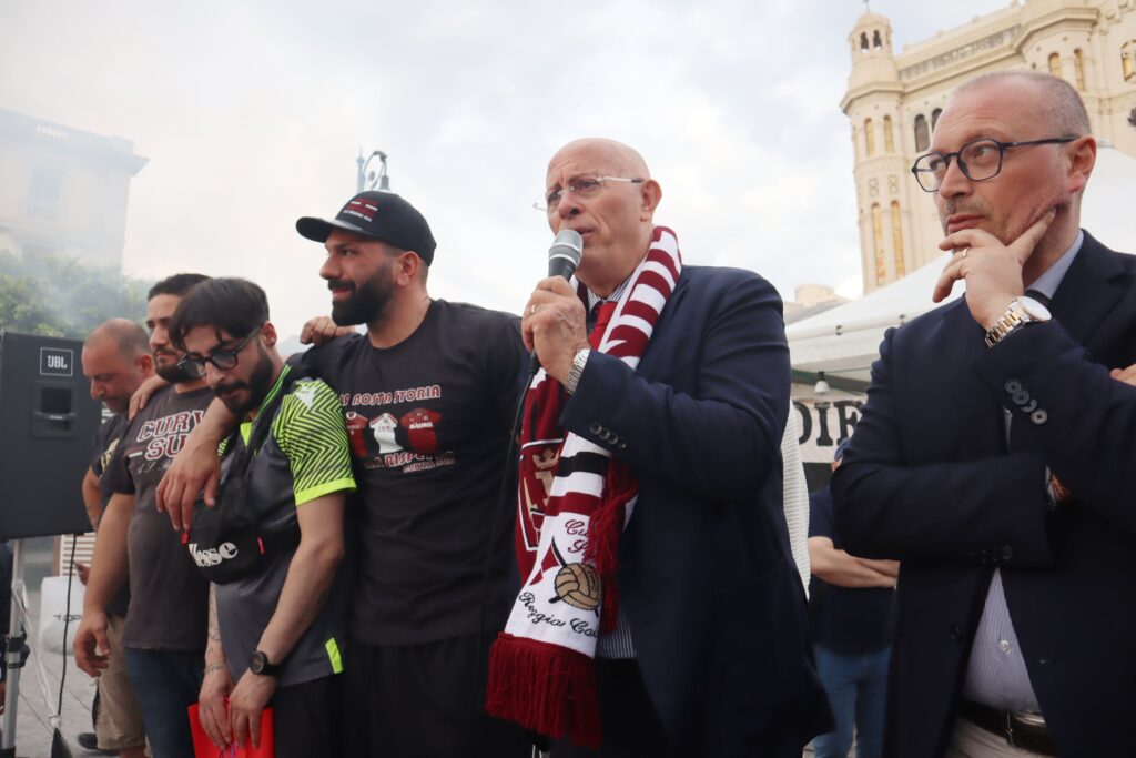 Manifestazione tifosi Reggina a Piazza Duomo Ballarino