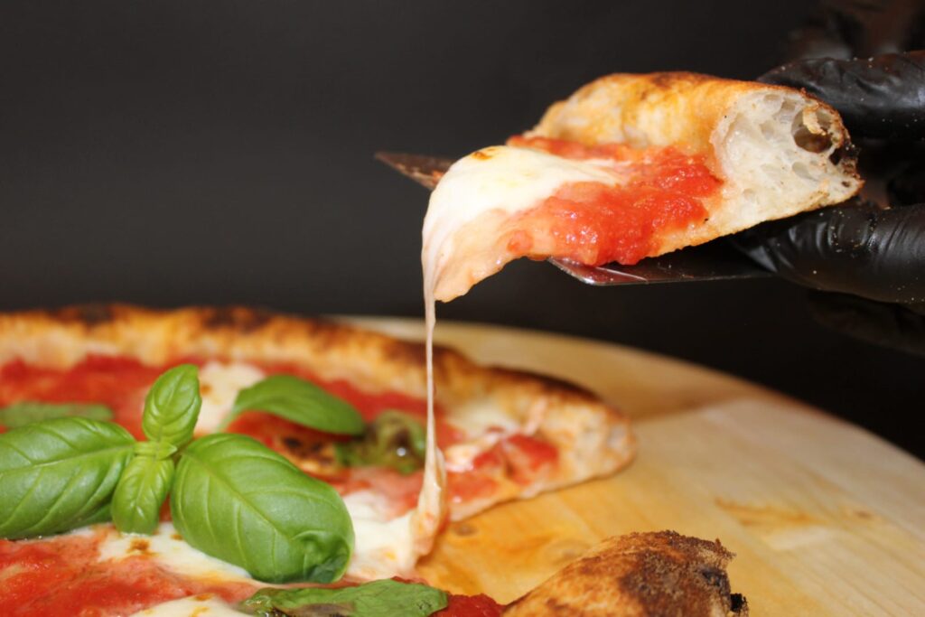 Pizzaiola reggina a Taranto Mary Zumbo vince Premio Arcimboldo 2024