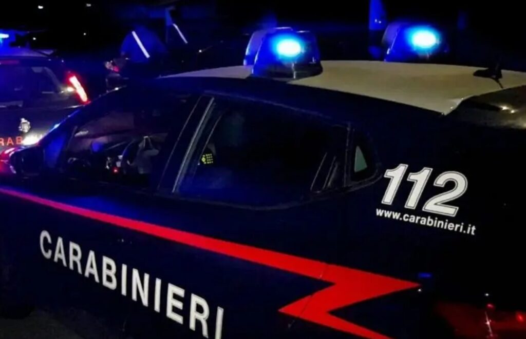 auto carabinieri notte