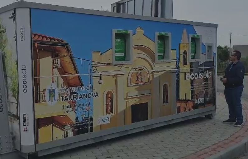 caridi e l'isola del vetro
