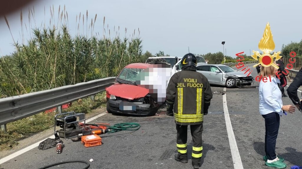 incidente corigliano rossano ss106