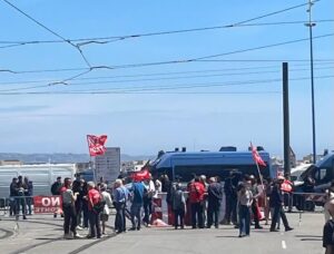 manifestanti contro salvini messina (1)