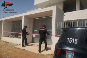 palazzina abusiva sequestro carabinieri