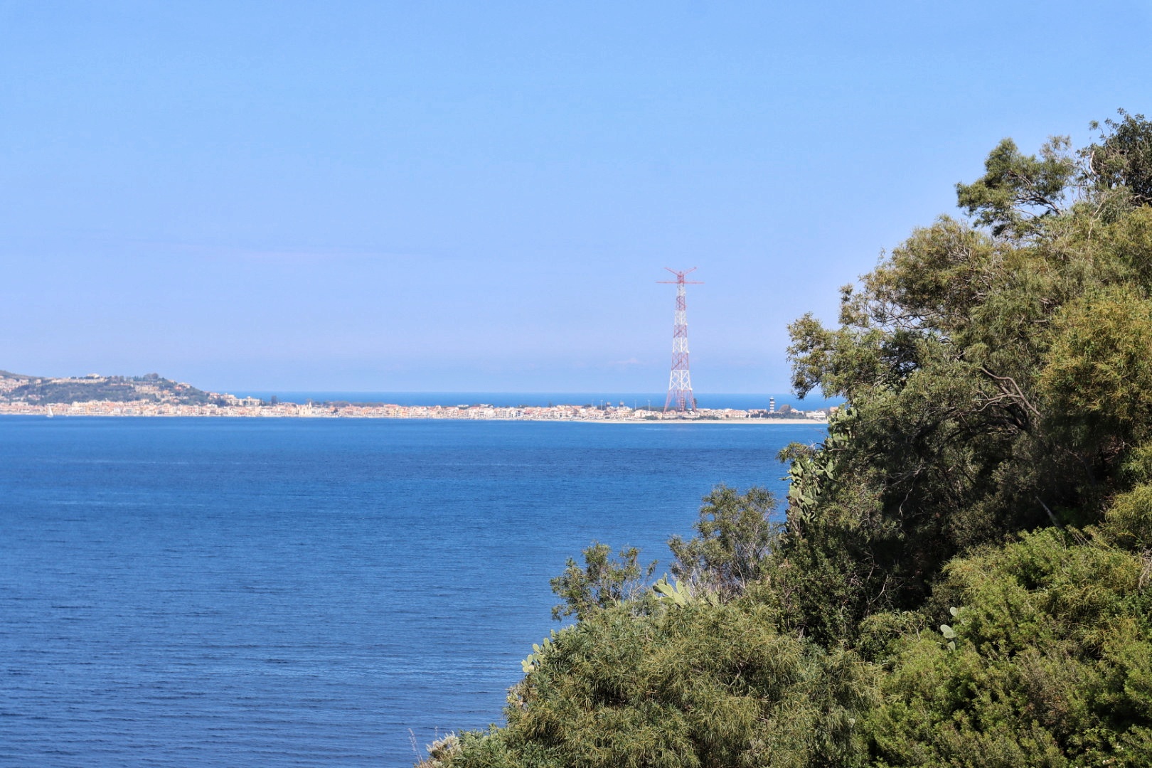 passaggio navi stretto di Messina (1)