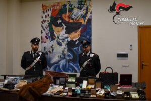 sequestro beni carabinieri Crotone